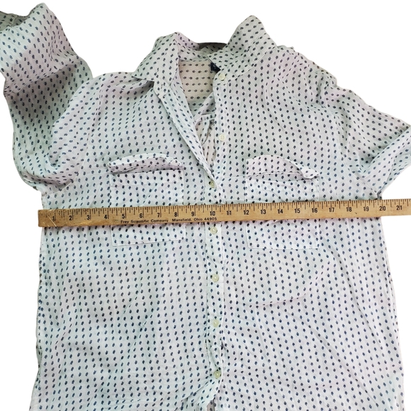 GAP White and Blue Button Down Shirt. Lightweight Boyfriend Fit. MED - Picture 7 of 9